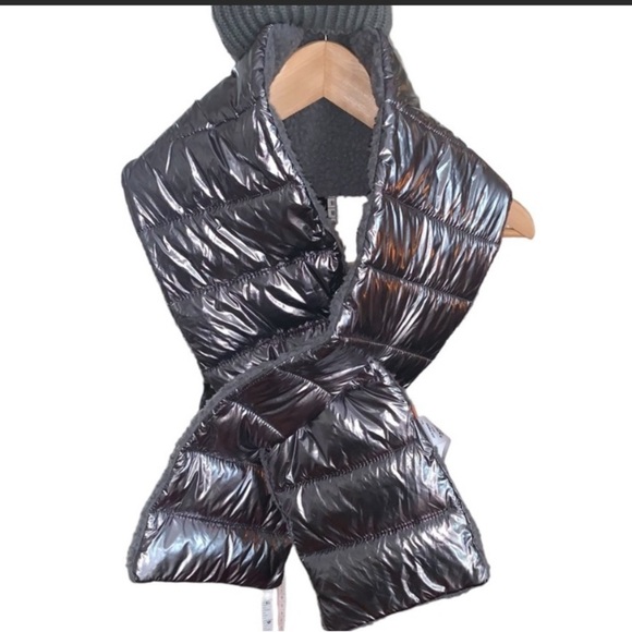 Silver Metallic Matching Hat and Scarf Set - Picture 4 of 8